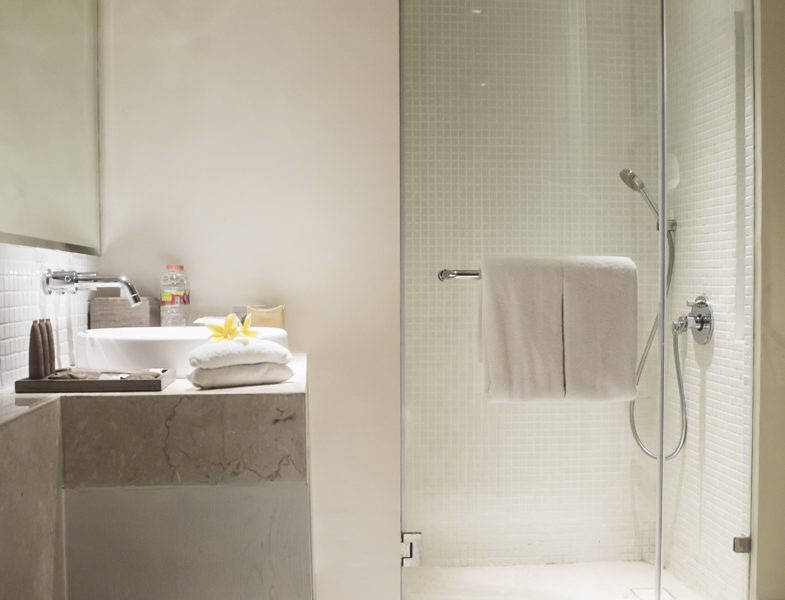 deluxe room bathhroom