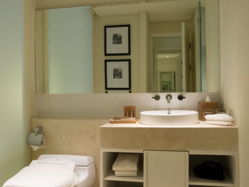 deluxe room bathroom 1